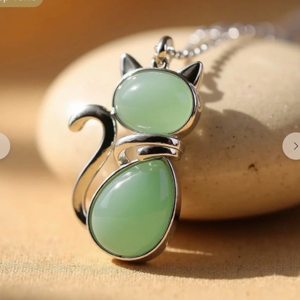 Green aventurine crystal cat necklace
